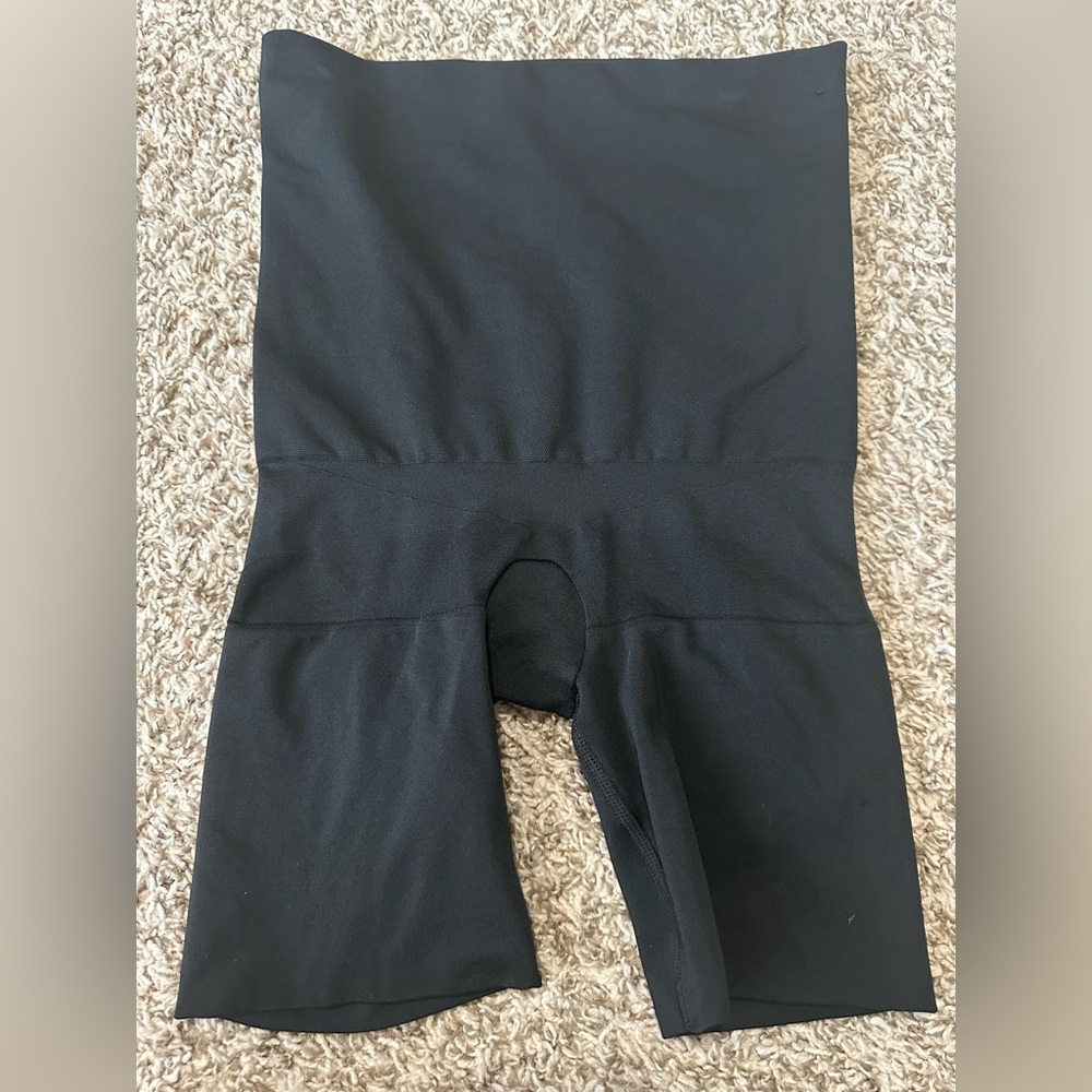 Red Hot Label by SPANX Sz M Mid Thigh High Waist Shaper -Black - Picture 2 of 4